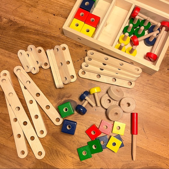 Melissa and Doug Construction Set in a Box - Picture 9 of 10